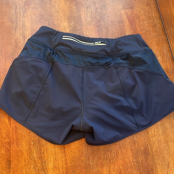 2 pair Athleta track this run short, navy blue/blk - Picture 5 of 11